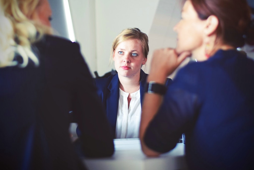 10 Cara Menaklukan Lingkungan Kerja, Bagi Introvert yang Sering Menutup Diri Pada Dunia