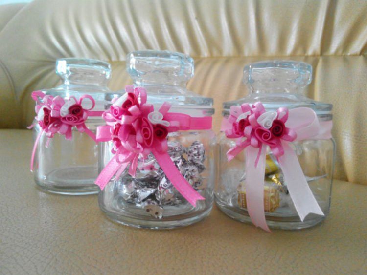 Toples dengan pita cantik
