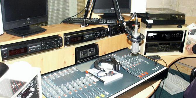 Curahan Kami Sang Penyiar Radio