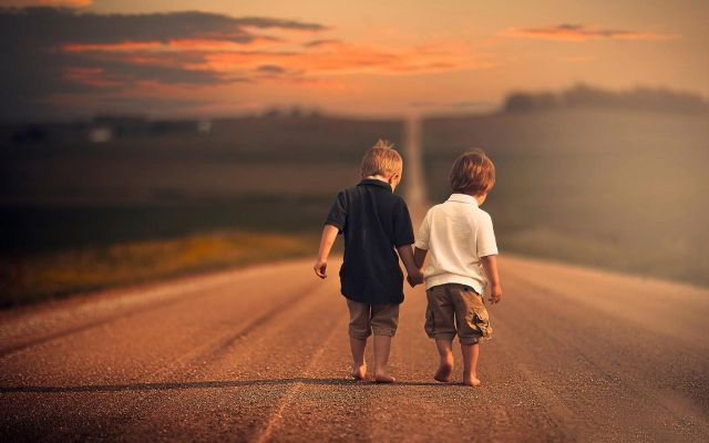 Buat Kalian yang Mudik, 5 Hal Ini Pasti Bakal Kamu Kangenin 4 Two Friends Love
