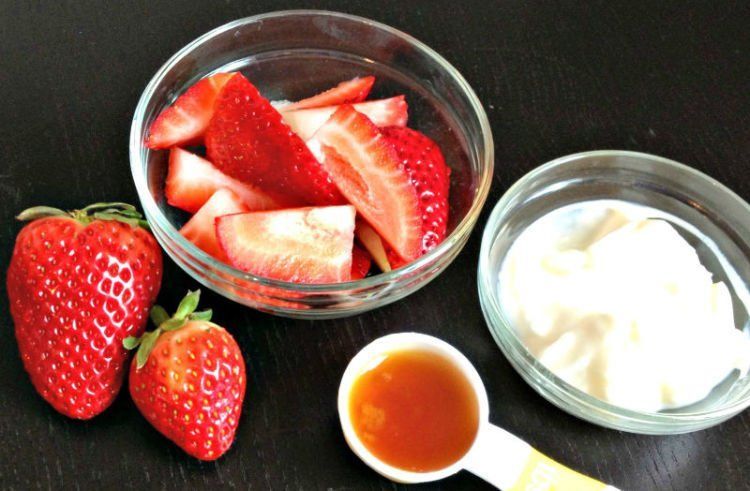 Bahan membuat masker stroberi