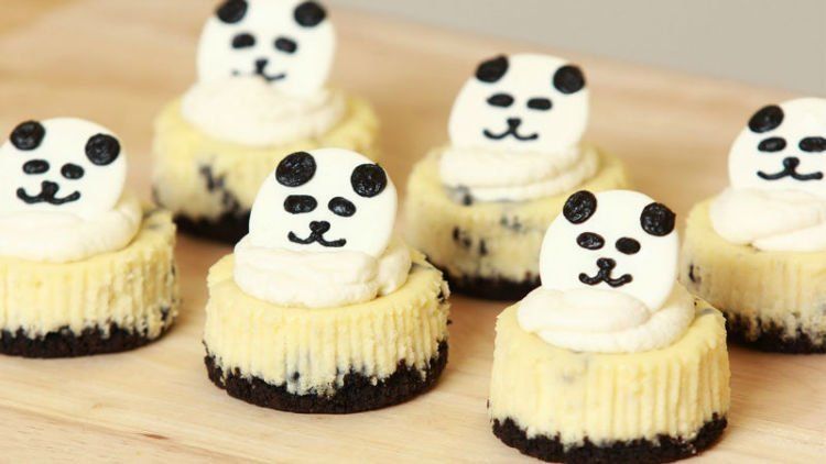 Dikasih topping panda jadi imut bener kuenya