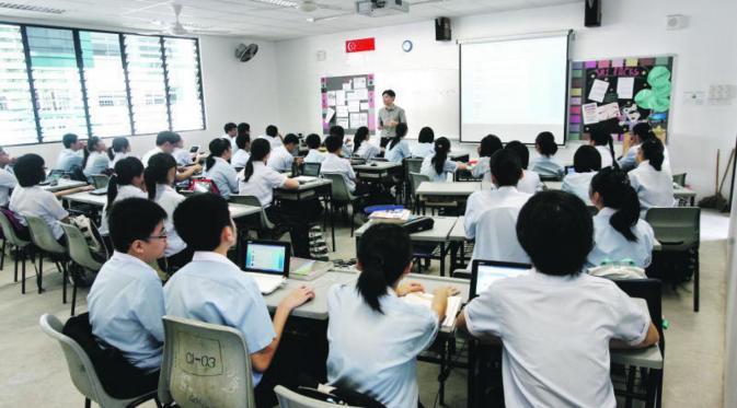 6 Hal Ini Kamu Rasakan Saat Gagal Jadi Anak Populer Sekolah Pas SMA, Memang Kuper atau Nggak Nyaman? 17 6 Hal Ini Kamu Rasakan Saat Gagal Jadi Anak Populer Sekolah Pas SMA, Memang Kuper atau Nggak Nyaman?