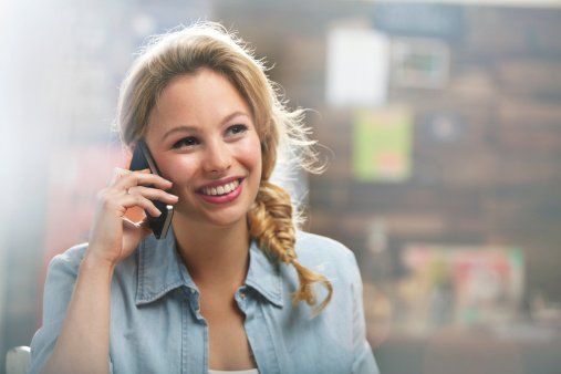 telepon sehari sekali demi berbagi kabar