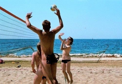 Ngintip 10 Pantai Nudis Paling Populer Di Dunia Yuk! Bebas Bugil Sih, Tapi Tetep Ada Aturannya Juga 14 bisa jadi mereka awalnya canggung dan kikuk juga, lama lama jadi begini kelakuannya