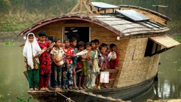 Kalau Indonesia Ada Pasar Terapung, Bangladesh Punya Sekolah Terapung. Patut Kita Contoh Nih!