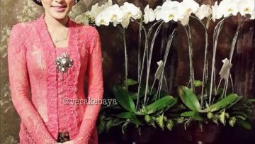 10 Kombinasi Bros Cantik untuk Kebaya Kutubarumu. Bikin Kamu Nggak Malas Kondangan!