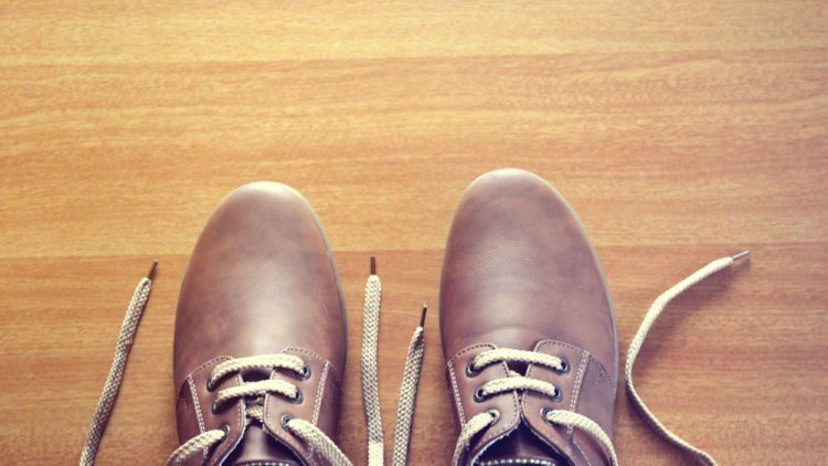 Kamu, Sepatu Kekecilan yang Harus Kurelakan