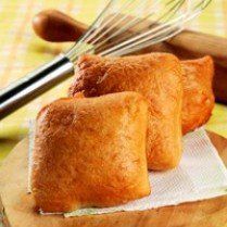 Kisah Ibu Juju Penjual Kue Bantal
