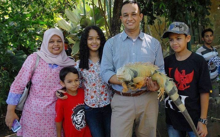Anies Baswedan beserta istri dan anak-anaknya.