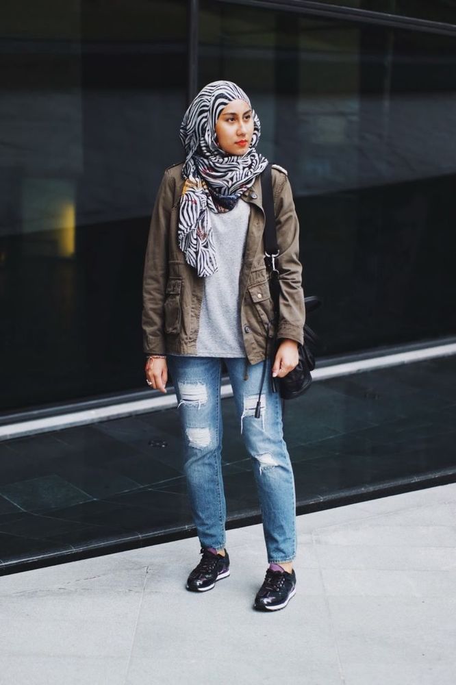 Siapa Bilang Cewek Berhijab Nggak Bisa Pakai Celana Jeans 