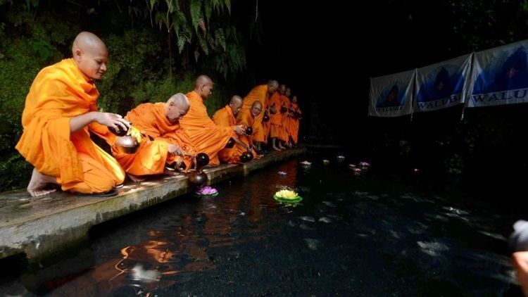 begini ritual para biksu ini Kompas/P Raditya Mahendra Yasa (WEN) 31-05-2015