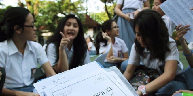 6 Hal Ini Kamu Rasakan Saat Gagal Jadi Anak Populer Sekolah Pas SMA, Memang Kuper atau Nggak Nyaman? 14 memang bedaa ~