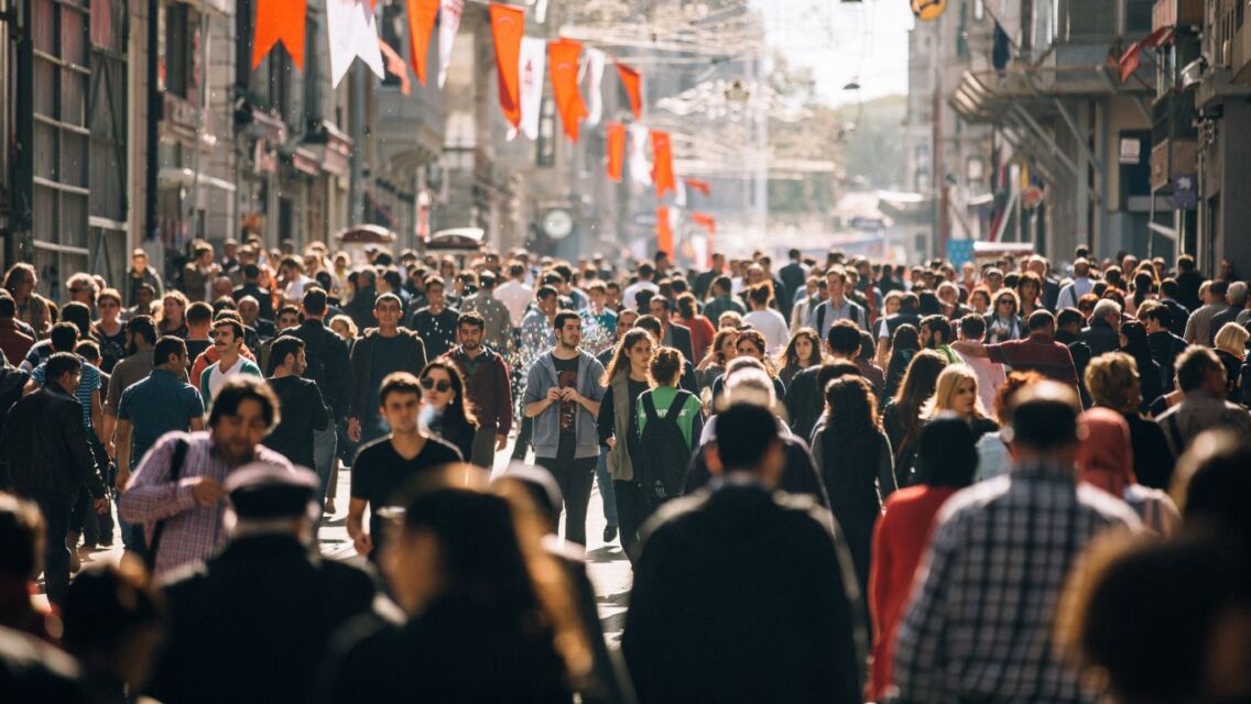 7 Jenis Fobia yang Akrab dengan Para Traveler. Kamu Mengidap Ketakutan yang Mana Nih? 18 fobia kerumunan