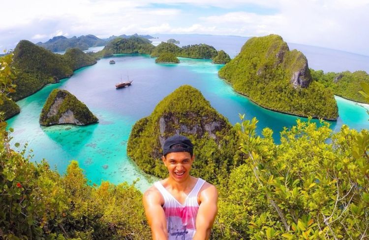 Patah Hati Memang Sengsara. Mending Kunjungi 10 Destinasi Ini Biar Move On Kamu Lancar Jaya! 28 Posenya ngeselin banget ya. Bisa bikin dia makin baper!