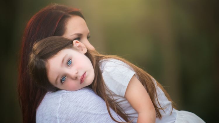 Ibu, Inilah Alasan Dibalik Engganku Memelukmu atau Sekadar Berkata “I Love You”