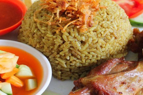 Pacarmu Doyan Makan? Coba Buatkan 7 Menu Ini Saja Saat Malam Mingguan 9 Bisa banget disajikan sama acar timun. Tambahkan ayam goreng utuh, bikin tambah lezat!