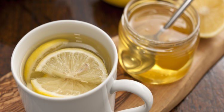 13 Hal Ini Seharusnya Kamu Lakukan, Biar Nggak Loyo Usai Liburan Panjang 14 minum campuran air hangat plus madu