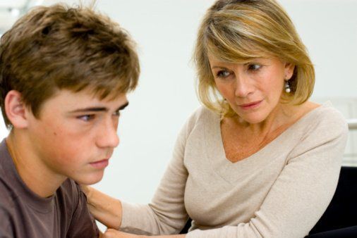 Ibu, Inilah Alasan Dibalik Engganku Memelukmu atau Sekadar Berkata “I Love You”