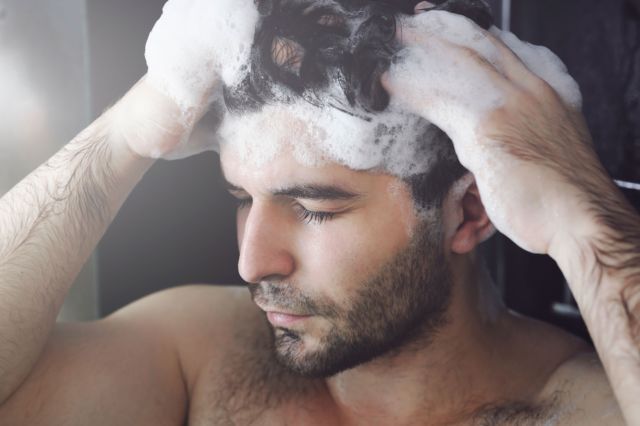Hai Para Cowok, Buat Rambut Gondrongmu Jadi Lebih Rapi dan Bergaya dengan 9 Tips Ini