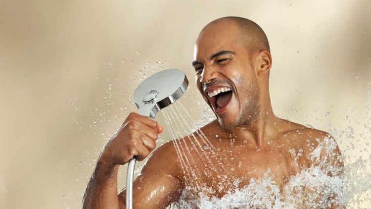 13 Hal Ini Seharusnya Kamu Lakukan, Biar Nggak Loyo Usai Liburan Panjang 15 mandi air dingin biar segar