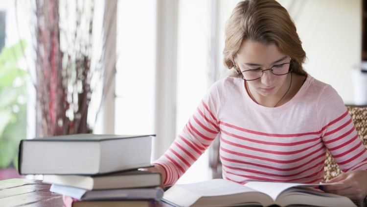Menjadi Mahasiswa Kutu Buku? Siapa Takut?