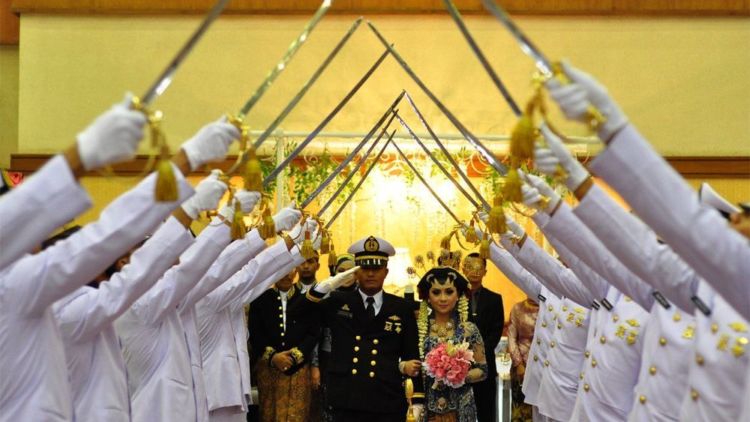 Penjelasan Pedang Pora, Prosesi Pernikahan Militer