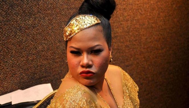 Pelawak gini Okky lulusan S2 loh