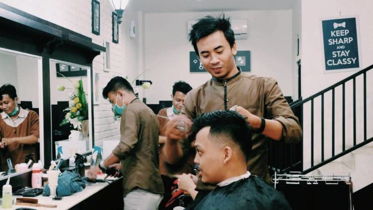 Jangan Sampai Salah Pilih Barber, Bro. Kunci Ketampananmu Ada di Sana! Simak Tipsnya