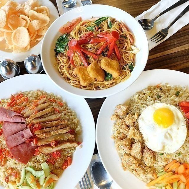6 Restoran di Bandung yang Asyik Buat Makan Keroyokan. Kamu Nekat Kalau Mau Makan Sendirian! 15 EatBos