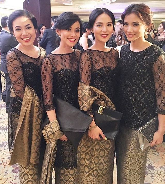 18 Inspirasi Kebaya Pagar Ayu Biar di Kondangan Semakin 