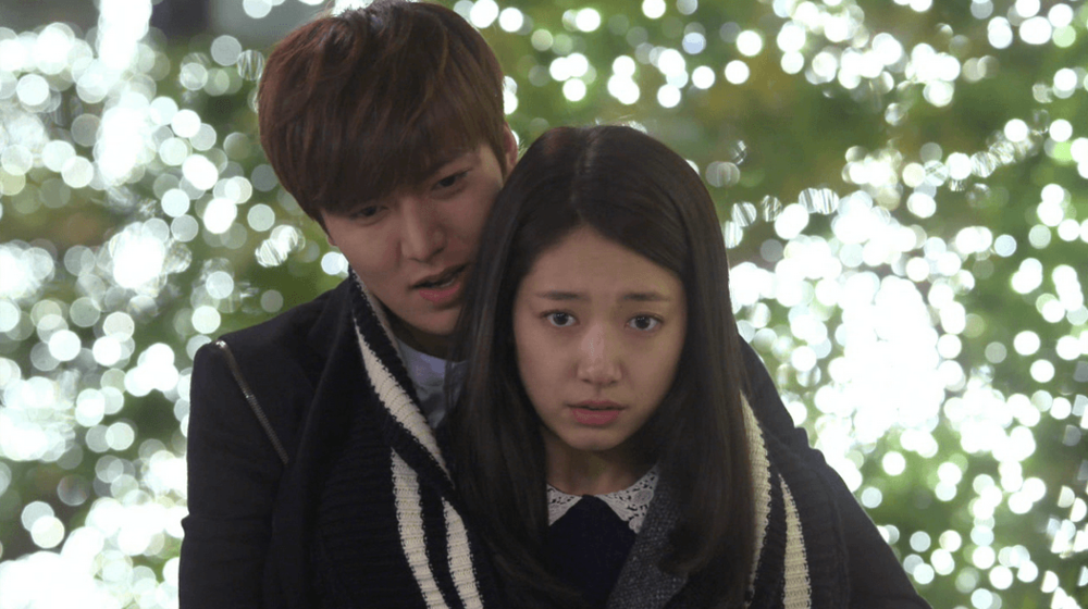 Bukan Cuma Cewek, Cowok Juga Bisa Baper Kalau Nonton Drama Korea