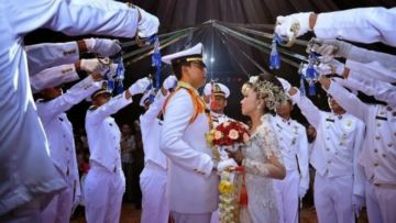 15 Foto Inspirasi Pernikahan Pedang Pora, Tak Bingung Lagi Paduan Warna Busananya
