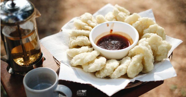 6 Restoran di Bandung yang Asyik Buat Makan Keroyokan. Kamu Nekat Kalau Mau Makan Sendirian! 17 Cireng yang asik disantap rame-rame.