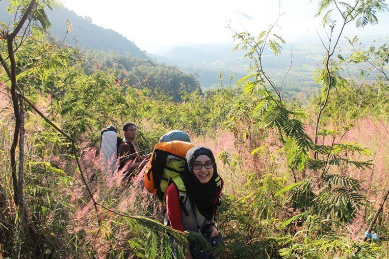 Ini 7 Alasan Kenapa Wanita yang Suka Backpacking Lebih Menarik