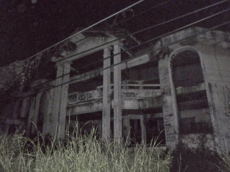 dari luar sih begini, berani masuk?