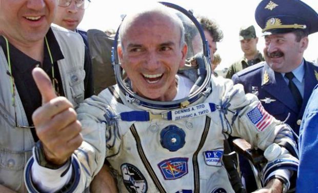 Dennis Tito, turis luar angkasa pertama.