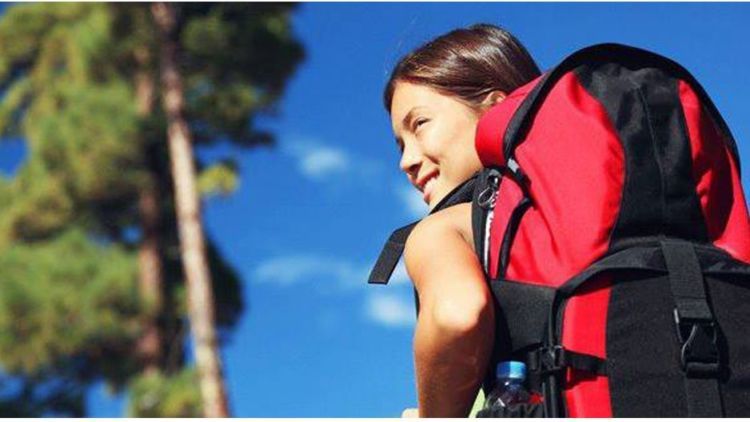 Ini 7 Alasan Kenapa Wanita yang Suka Backpacking Lebih Menarik