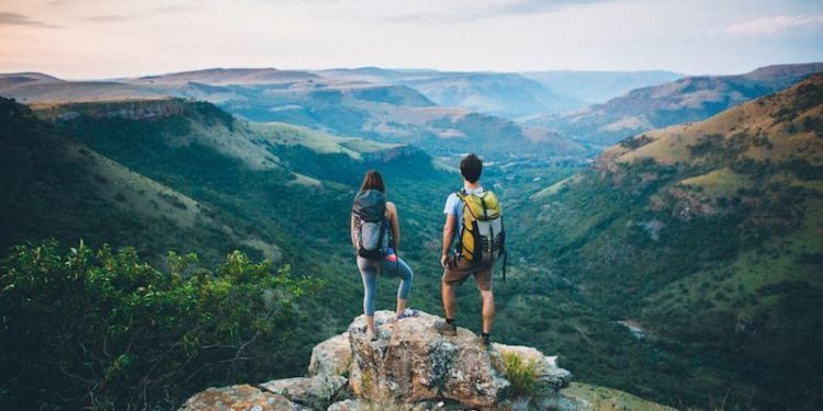 5 Alasan Kenapa Mendaki Gunung Adalah Obat Patah Hati Paling Ampuh. Konon Sih Bikin Cepet Move On!