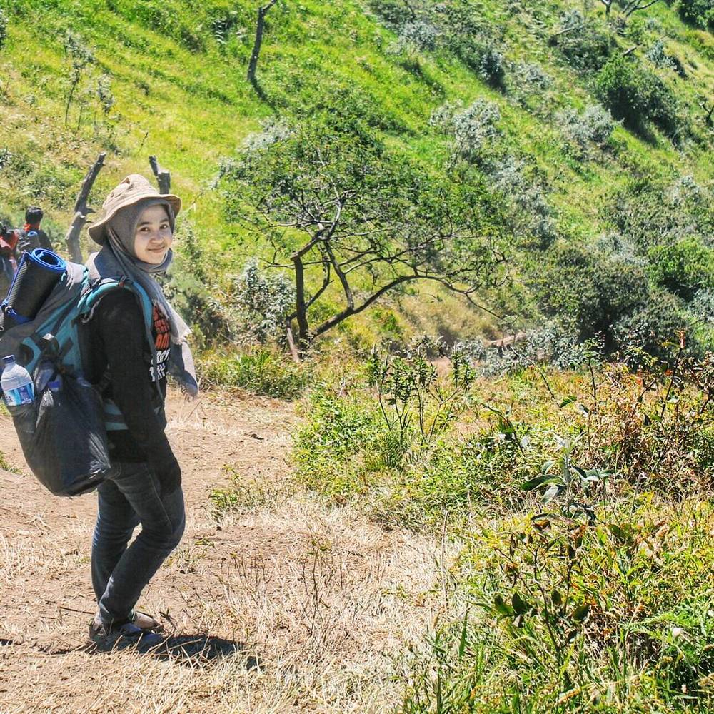Ini 7 Alasan Kenapa Wanita yang Suka Backpacking Lebih Menarik