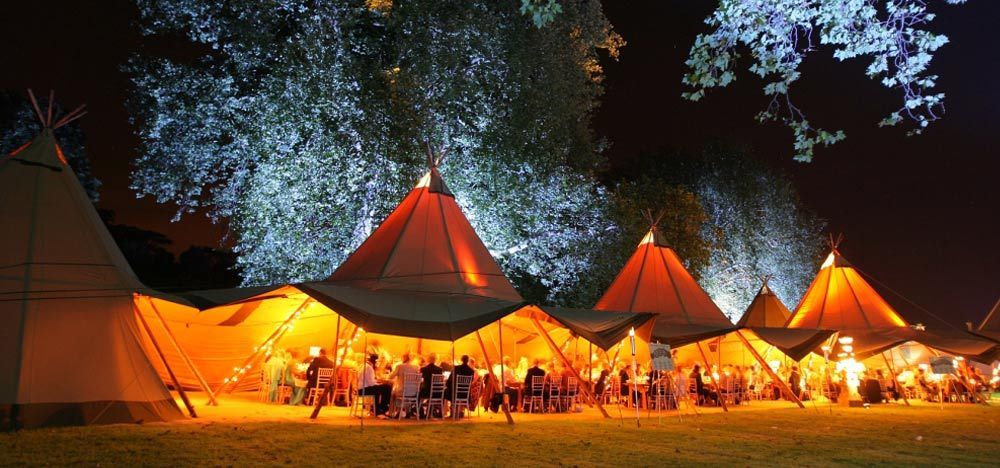 20 Inspirasi Tenda Resepsi yang Cantik dan Berkesan Mewah, Meskipun Disewa dengan Harga Murah