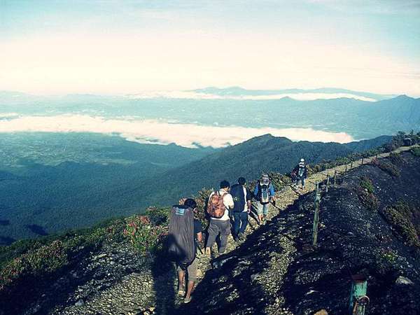 Per 1 Agustus, Gunung Gede-Pangrango Tertutup Bagi Pendaki. Nggak Bisa 17an di Sana Tahun Ini!