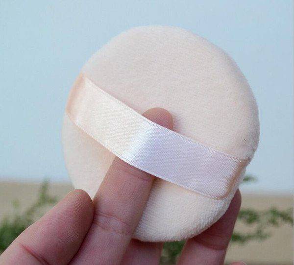 Trik Pakai Bedak yang Benar Buatmu Si Kulit Berminyak dan Gampang Jerawatan 16 pilih powder puff!