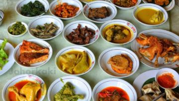 Mengapa Warung Makan Padang Ada di Seluruh Penjuru Indonesia? Ini Nih Alasannya!