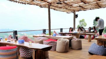 Menikmati Kota Bandung dari Ketinggian, 7 Cafe Ini Bisa Memanjakanmu Bersama Pasangan!