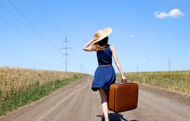 7 Benda Ini Wajib Hukumnya Buat Kamu Bawa Saat Traveling, Girls!