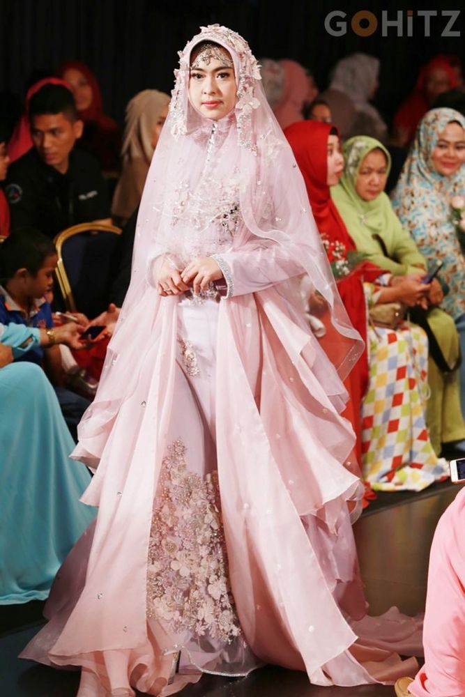 15 Inspirasi Gaun Pernikahan Syar i Ini Bisa Dicontek 