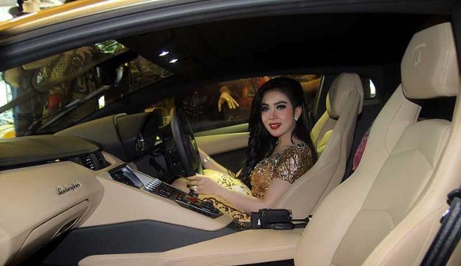 9 Hal Ini Cuma Bisa Kamu Lakukan Kalau Kamu Adalah Syahrini, Yah Kita Sih Nggak Terlalu Ngarep