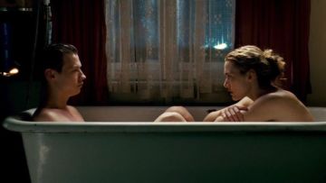 Nggak Seperti Di Film Porno, 7 Tempat Ini Ternyata Cukup Berbahaya Untuk Berhubungan Badan