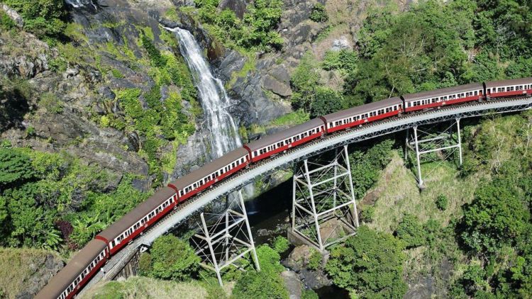 12 Jalur Kereta Paling Berbahaya Ini Bisa Bikin Adrenalinmu Terpacu. Tapi Keindahannya Bikin Candu!